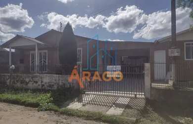 Imagem: A casa possui 4 Dormitórios, 2 Banheiros, 2 Vagas na garagem