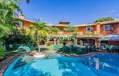 Imagem: A casa possui 5 Dormitórios, 5 Banheiros, 5 Vagas na garagem