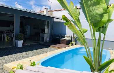 Imagem 1: Casa temporada. Piscina, Churrasqueira, 3 Vagas na garageme3 Dormitórios