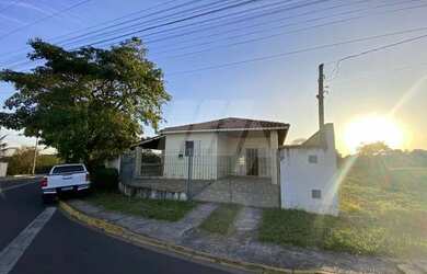Imagem: A casa possui 3 Dormitórios, 3 Banheiros, 200m² de Área e