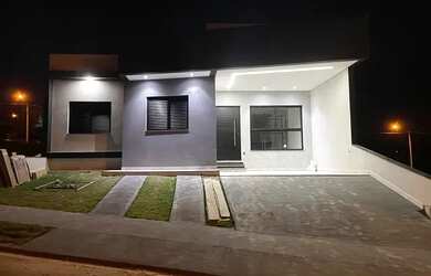 Imagem: A casa em condomínio possui 3 Dormitórios, 3 Banheiros, 3