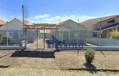 Imagem: A casa possui 3 Dormitórios, 1 Banheiro, 2 Vagas na garagem