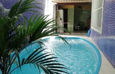 Imagem: A casa possui 3 Dormitórios, 3 Banheiros, 2 Vagas na garagem