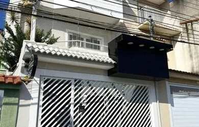 Imagem: A casa possui 3 Dormitórios, 4 Banheiros, 2 Vagas na garagem