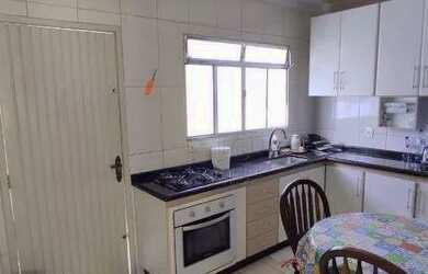 Imagem: A casa possui 2 Dormitórios, 1 Banheiro, 2 Vagas na garagem