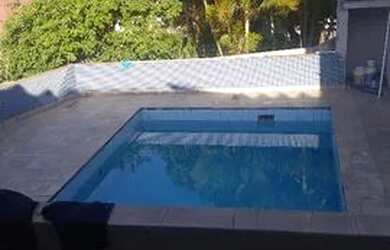 Imagem: A casa possui 4 Dormitórios, 3 Banheiros e 1 Vaga na garagem