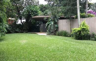 Imagem 6: Casa,Alto de Pinheiro. 1.800 m² Projeto assinado por Oscar Niemeyer