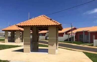 Imagem: A casa em condomínio possui 2 Dormitórios, 1 Banheiro, 2 Vagas