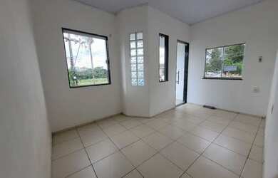 Imagem: A casa possui 3 Dormitórios, 2 Banheiros, 1 Vaga na garagem