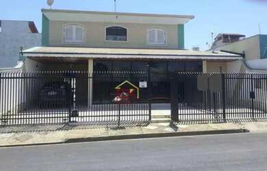 Imagem: A casa possui 4 Dormitórios, 3 Banheiros, 4 Vagas na garagem