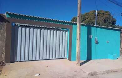 Imagem: A casa possui 2 Dormitórios, 1 Banheiro, 3 Vagas na garagem