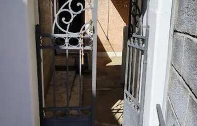 Imagem: A casa possui 3 Dormitórios, 2 Banheiros, 90m² de Área e