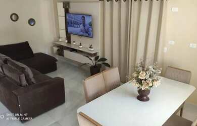 Imagem: A casa possui 3 Dormitórios, 3 Banheiros, 2 Vagas na garagem