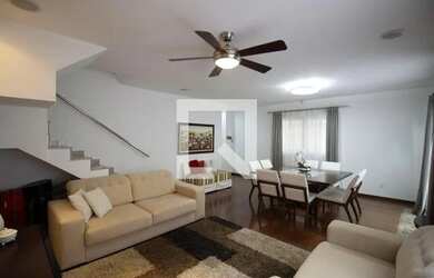 Imagem: A casa possui 3 Dormitórios, 5 Banheiros, 3 Vagas na garagem