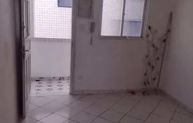 Imagem 2: Apartamento de 1 Dormitório no Boqueirão Próximo ao Beatrix, Apenas 300 Metros da Praia