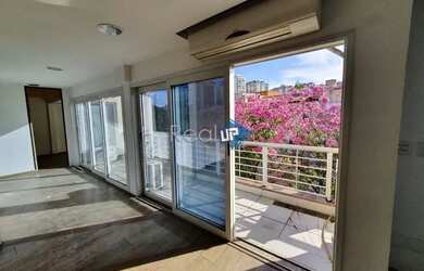 Imagem: O depósito possui 1 Vaga na garagem, 127m² de Área e está