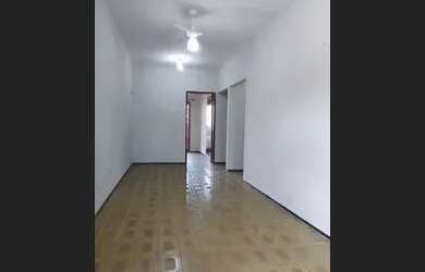 Imagem: A casa possui 4 Dormitórios, 2 Banheiros, 1 Vaga na garagem