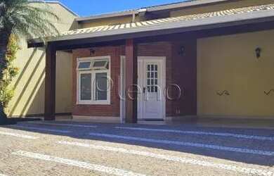 Imagem: A casa em condomínio possui 4 Dormitórios, 5 Banheiros, 4