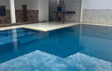 Imagem: A casa possui 2 Dormitórios, 2 Banheiros, 2 Vagas na garagem