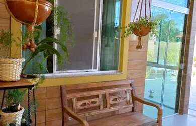 Imagem: A casa possui 2 Dormitórios, 2 Banheiros, 2 Vagas na garagem