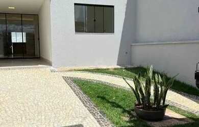 Imagem: A casa possui 2 Dormitórios, 1 Banheiro, 1 Vaga na garagem