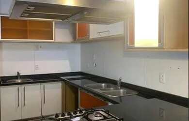 Imagem: A casa possui 4 Dormitórios, 5 Banheiros, 5 Vagas na garagem