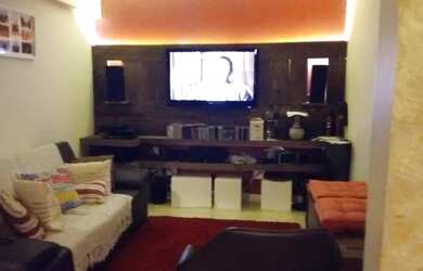 Imagem: A casa possui 4 Dormitórios, 5 Banheiros, 4 Vagas na garagem