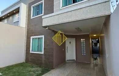 Imagem: A casa possui 3 Dormitórios, 1 Banheiro, 2 Vagas na garagem