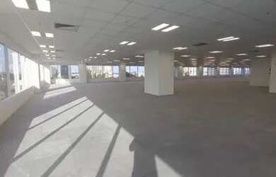 Imagem: O depósito possui 5 Vagas na garagem, 1.500m² de Área e