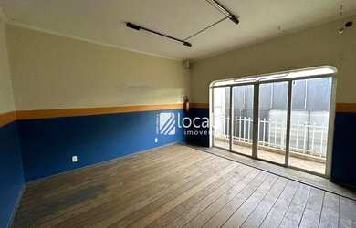 Imagem: O depósito possui 5 Vagas na garagem, 343m² de Área e está