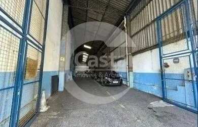 Imagem: O depósito possui 5 Vagas na garagem, 303m² de Área e está