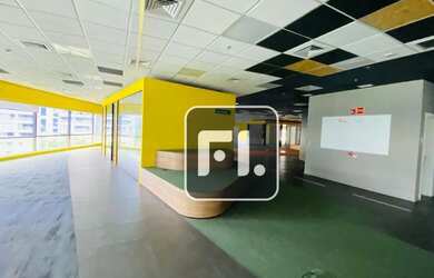 Imagem: O depósito possui 5 Vagas na garagem, 7.960m² de Área e