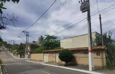 Imagem: A casa possui 2 Dormitórios, 2 Banheiros, 2 Vagas na garagem