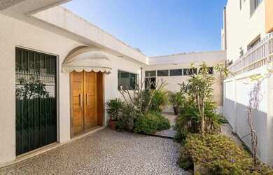 Imagem 3: Imóvel para venda possui 390 metros quadrados com 4 quartos em Seminário...