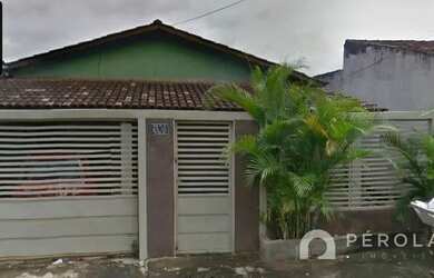 Imagem: A casa possui 3 Dormitórios, 2 Banheiros, 2 Vagas na garagem