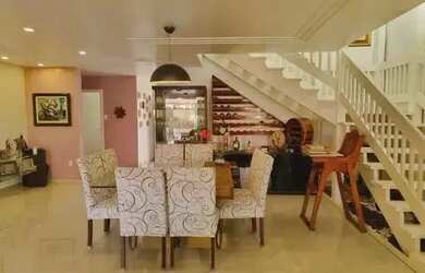 Imagem 7: Condomínio Aristocrático, Casa Duplex com 5 Suítes + Escritórios, Espaço Gourmet, Piscina