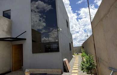 Imagem: A casa em condomínio possui 3 Dormitórios, 3 Banheiros, 2