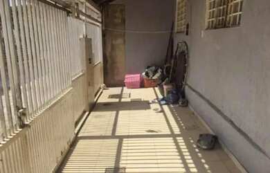 Imagem: A casa possui 2 Dormitórios, 1 Banheiro, 1 Vaga na garagem