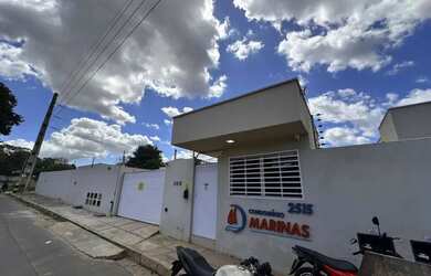 Imagem: O apartamento possui 3 Dormitórios, 1 Banheiro, 2 Vagas na