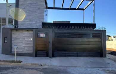 Imagem: A casa possui 3 Dormitórios, 2 Banheiros e 127m² de Área