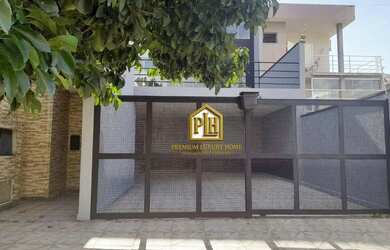 Imagem: A casa possui 3 Dormitórios, 2 Banheiros, 2 Vagas na garagem