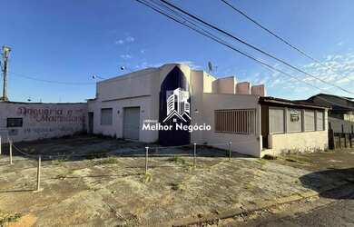 Imagem: O depósito à venda possui 5 Vagas na garagem e 152m² de Área