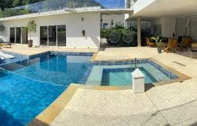 Imagem: A casa possui 4 Dormitórios, 5 Banheiros, 5 Vagas na garagem