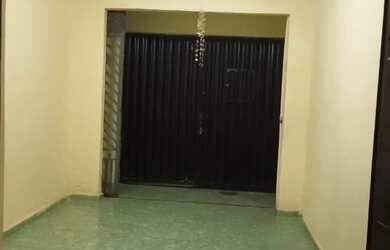 Imagem: A casa possui 4 Dormitórios, 2 Banheiros, 1 Vaga na garagem