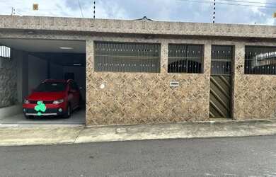 Imagem: A casa possui 5 Dormitórios, 5 Banheiros, 2 Vagas na garagem
