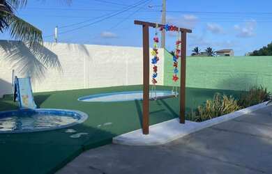 Imagem: A casa possui 4 Dormitórios, Acomodam 25 pessoas, 5 Vagas na