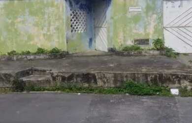 Imagem: A casa possui 2 Dormitórios, 2 Banheiros, 2 Vagas na garagem