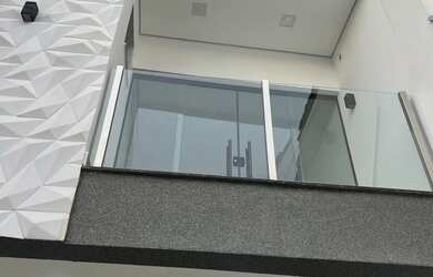 Imagem: A casa possui 3 Dormitórios, 3 Banheiros, 1 Vaga na garagem