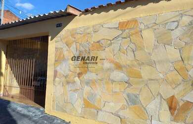 Imagem: A casa possui 2 Dormitórios, 1 Banheiro, 2 Vagas na garagem