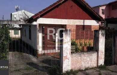 Imagem: A casa possui 3 Dormitórios, 2 Banheiros, 4 Vagas na garagem